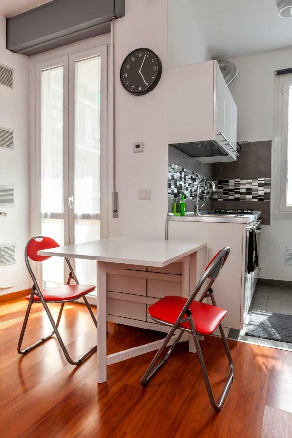 Bright House In Milan Apartment Bagian luar foto